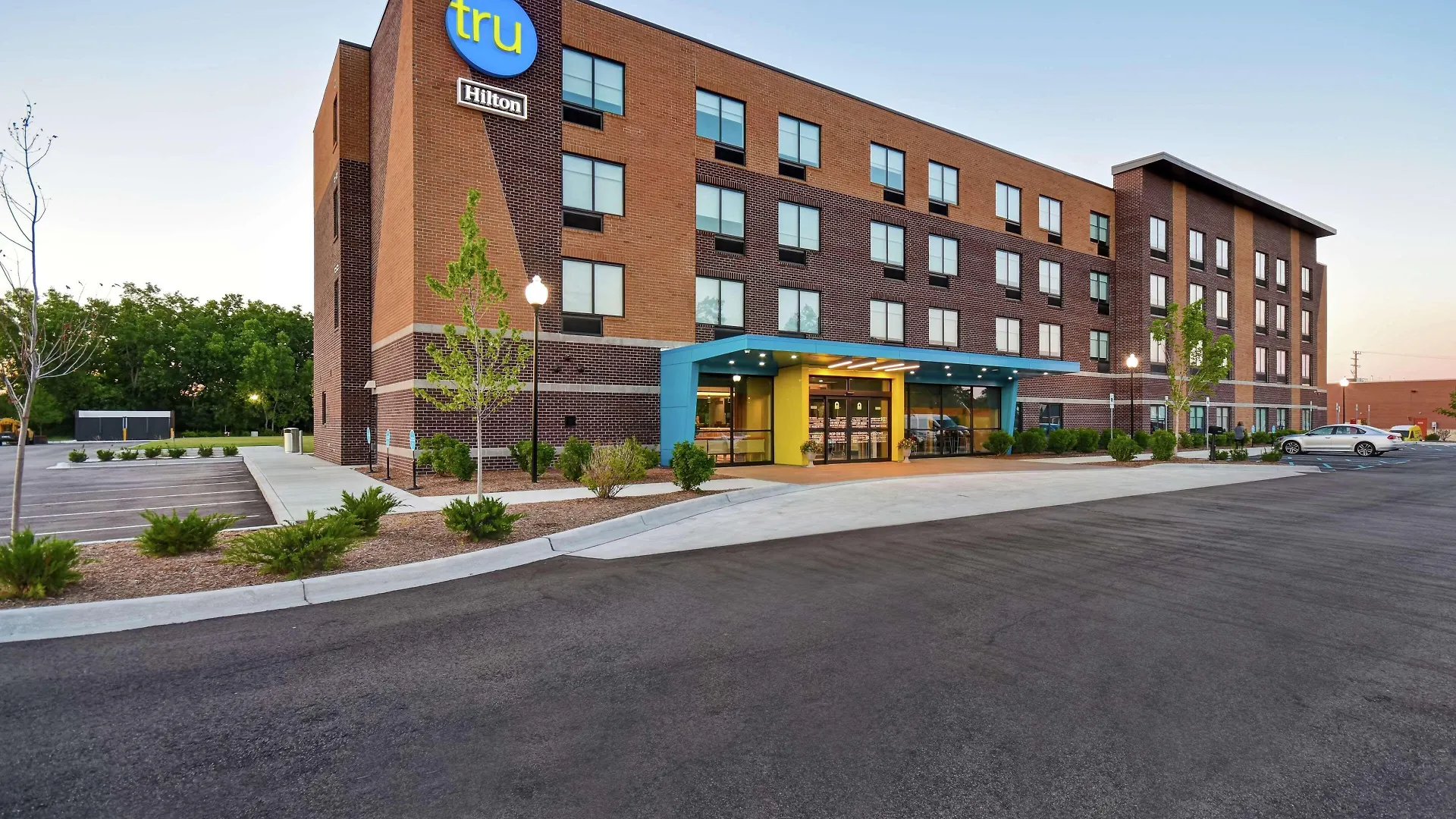 4 Top-Rated 3-Star Hotels Close to The Forum at Gateways