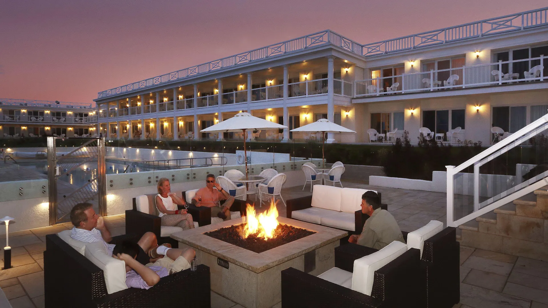 5 Beach Hotels Near Local Colors Worth Booking in Gloucester